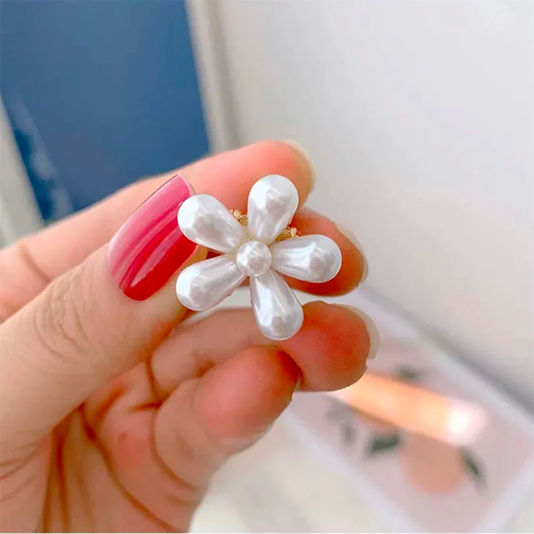 4 Pcs White Pearl Flower Hair Clip Set